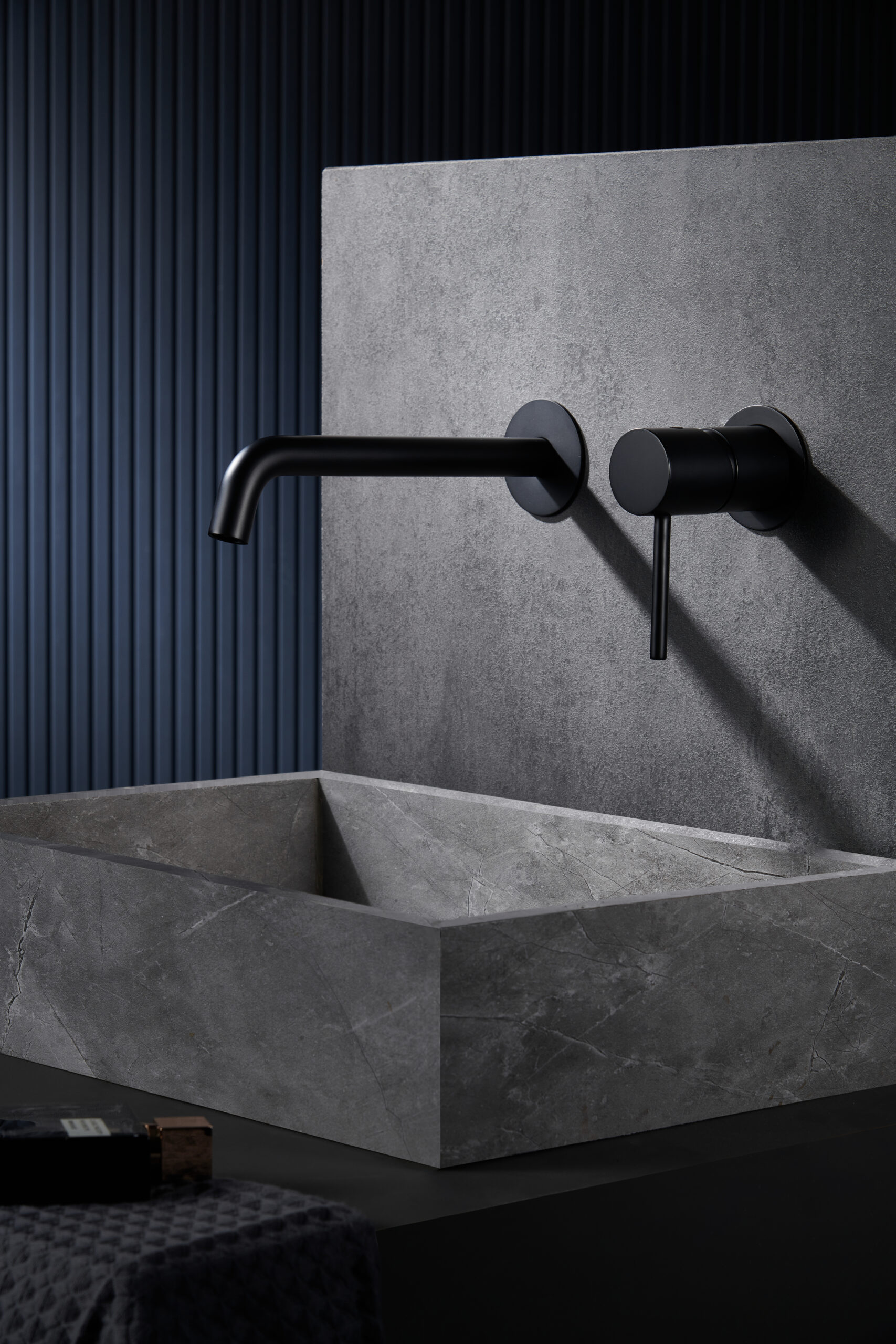 Grifo de lavabo empotrado monomando negro mate serie Monza