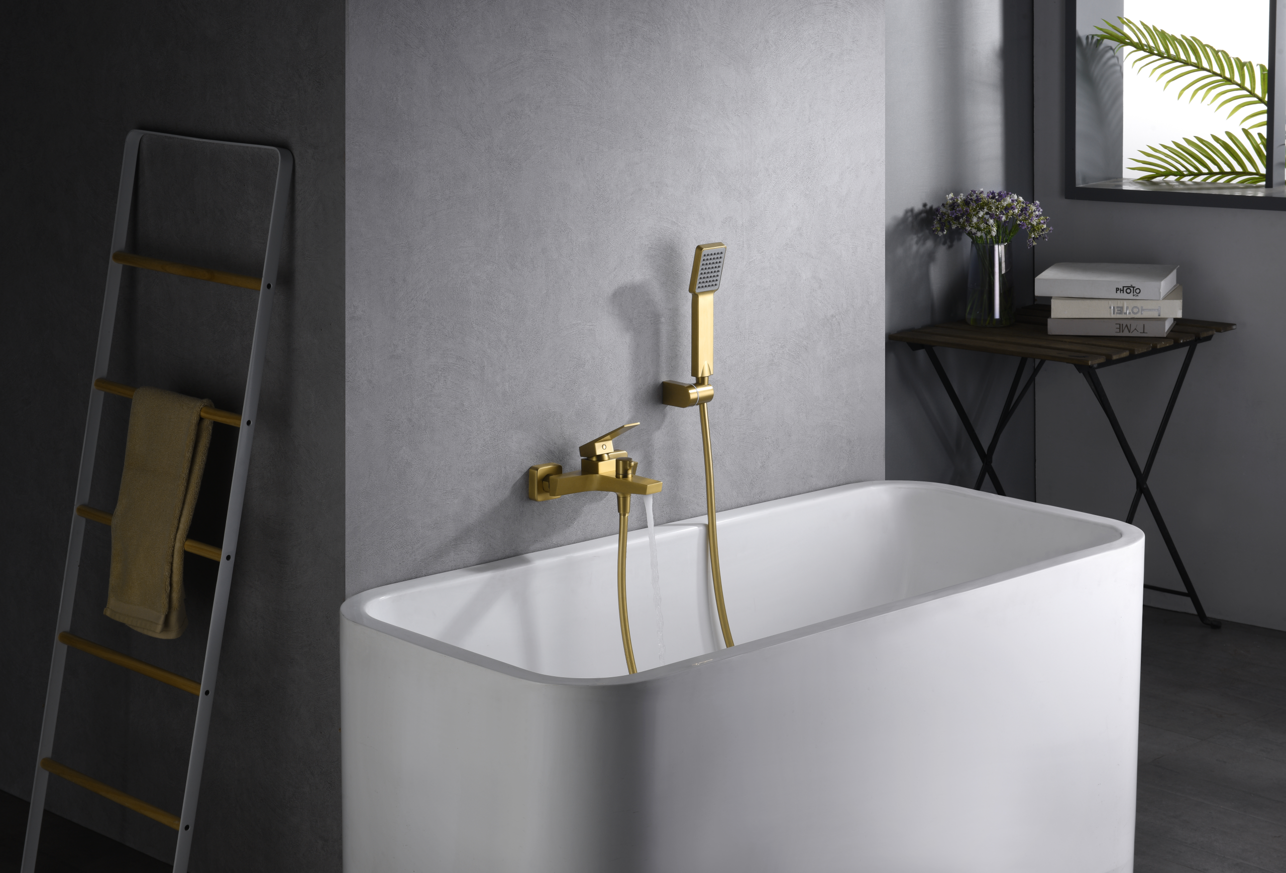 Grifería de baño y ducha monomando serie Art acabado oro cepillado